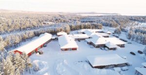 SAKK has three campuses in the homeland of the Sámi. It organises multidisciplinary contact-based and distance virtual education classes, workshops, and degree programs for young adults and mature students. Photo: SAKK.